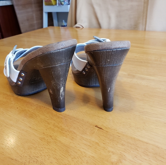 Shoes - Picture 4 of 4